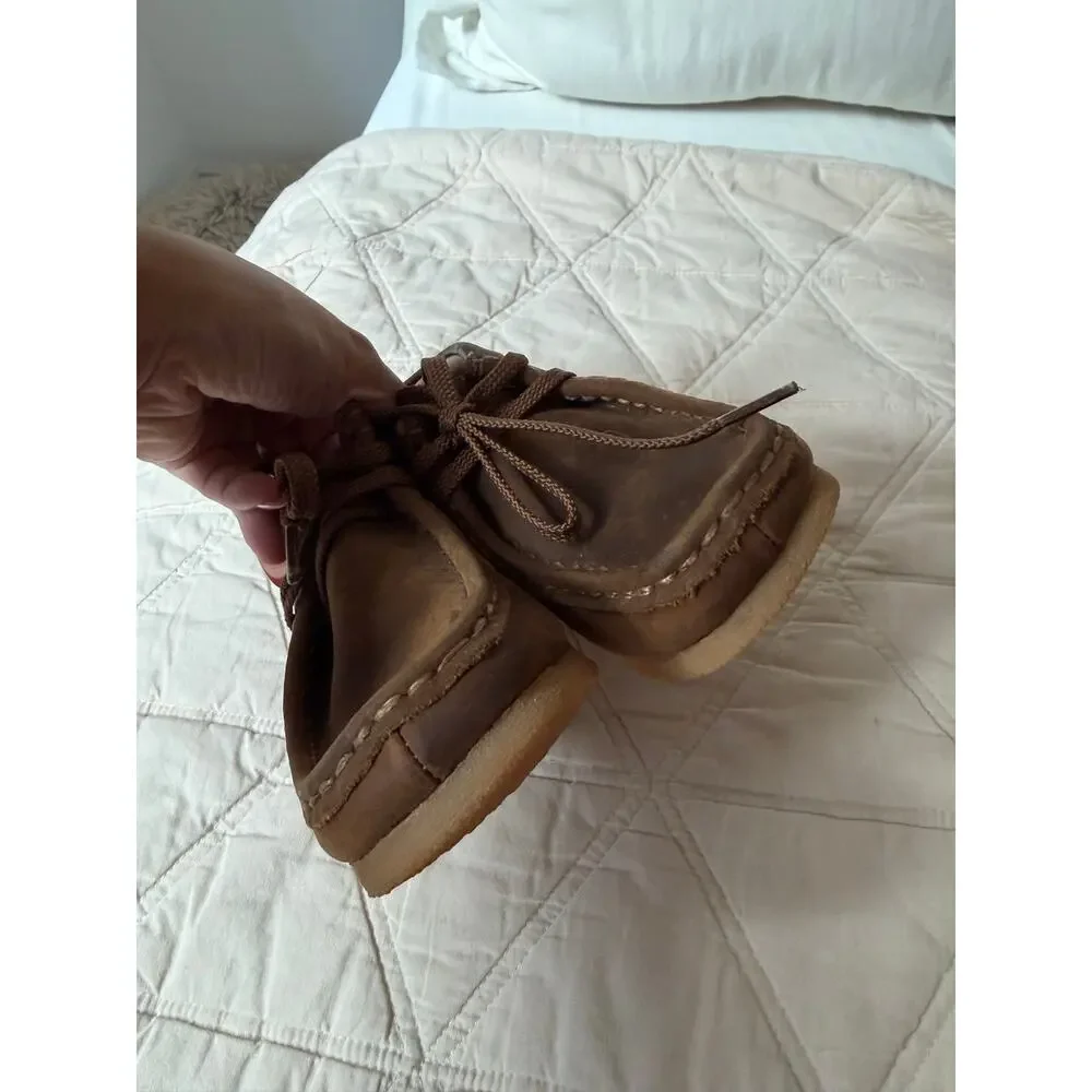 Clarks Wallabee Boot - Little Kid - Beeswax Size 10 Wide